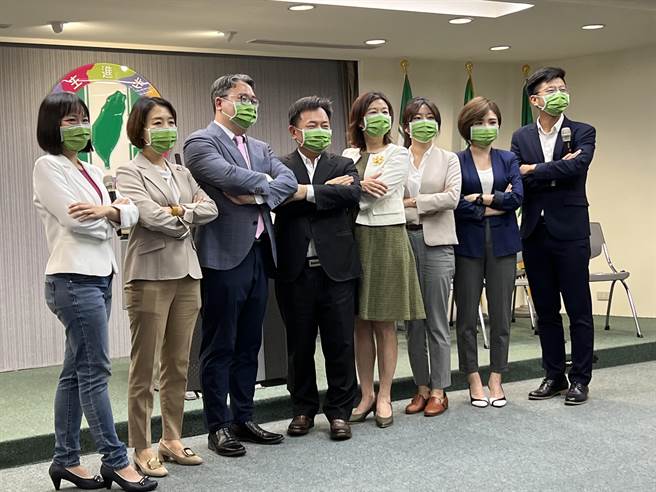 選戰開打  民進黨補強發言人  林錫耀：除了我比較醜外，其他男的帥、女的美。曾薏蘋攝