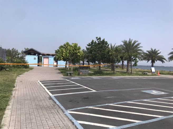 东港大鹏湾发生情杀命案，地点就在潮口平台停车场前，在地方掀起议论，因该处无监视系统，担忧成了治安死角。（谢佳潾摄）