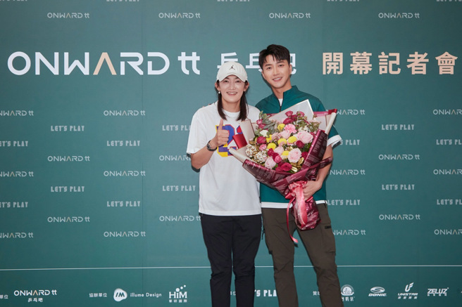 江宏傑創立桌球館13日開幕，錢薇娟到場站台力挺。（華研國際提供）