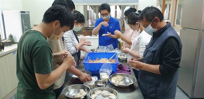 嘉义市心旅程会所辅导会员参加课程活动。（张朝翔提供／廖素慧嘉市传真）