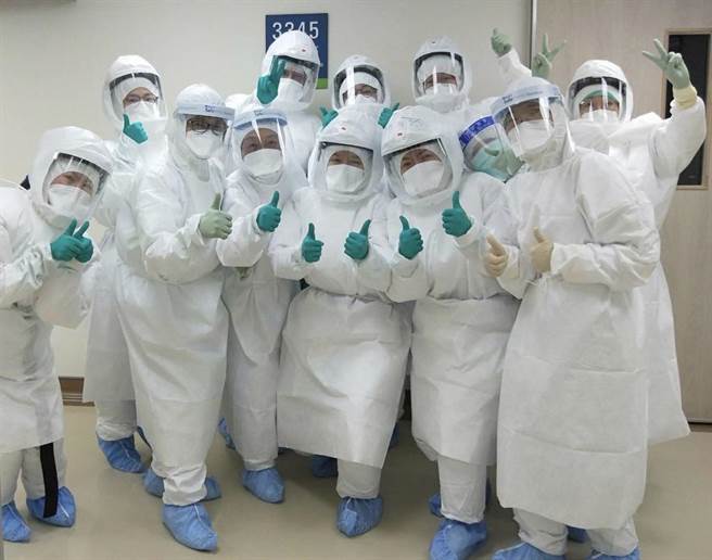 台中榮總醫療團隊成功為一名確診產婦完成剖腹手術。（台中榮總提供／盧金足台中傳真） 