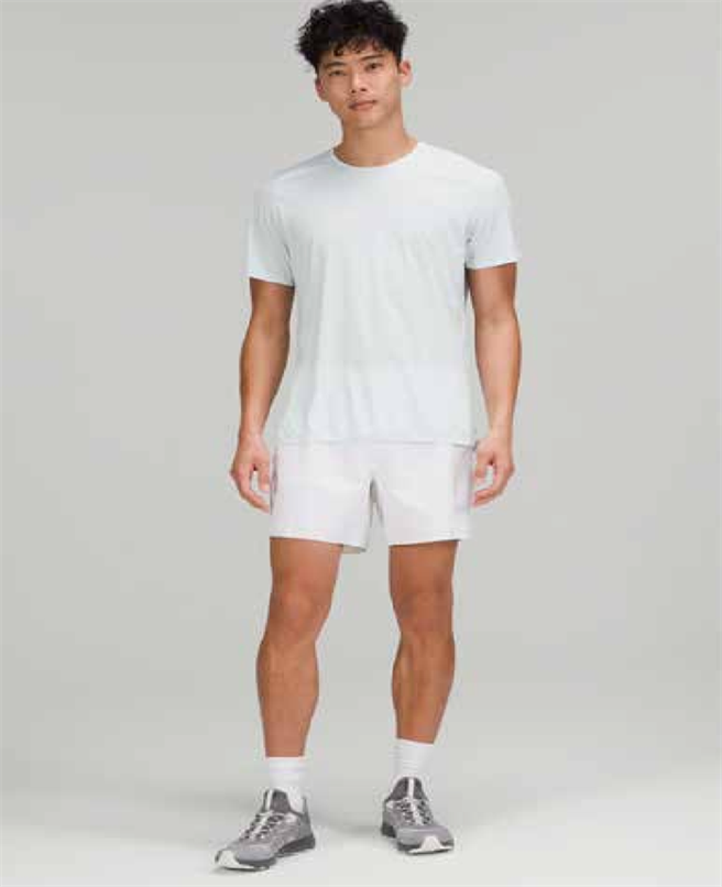 Fast and Free 短袖上衣，2280元。（lululemon提供）