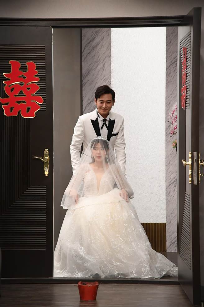 李燕在《一家团圆》当轮椅新娘，还遭婆婆刁难。(照片 三立提供)