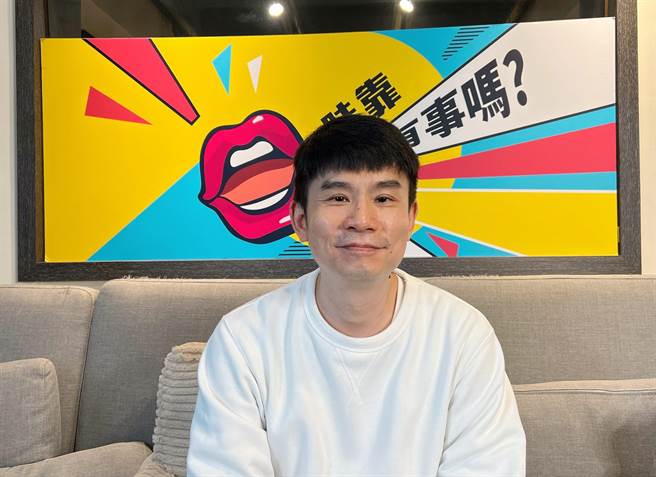 《华灯》金牌编剧杜政哲亲上火线，一一回覆网友提问。(照片 《哇靠有事吗》提供)