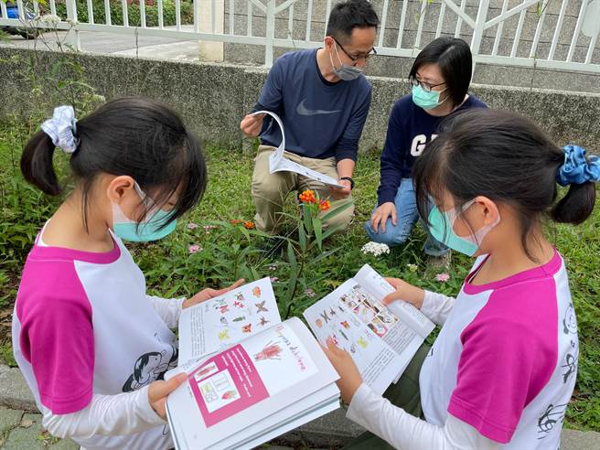 嘉义市精忠国小师生发展自然科特色教学。（杨勛凯提供／廖素慧嘉市传真）