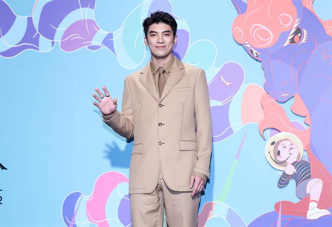 林哲熹主演《爱的混混》，化身能看见鬼魂的里长。（陈俊吉摄）