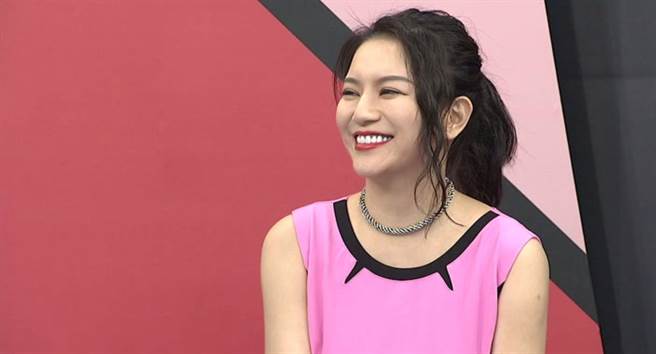 李妍瑾在《小明星大跟班》表示最想联繫曾论及婚嫁的前男友。（中天综合台提供）