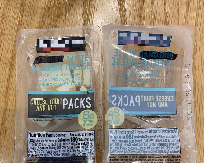 有男網友發現，好市多的進口零食包裝上，經常有英文單字被塗黑。（圖／翻攝臉書社團Costco好市多 商品經驗老實說）