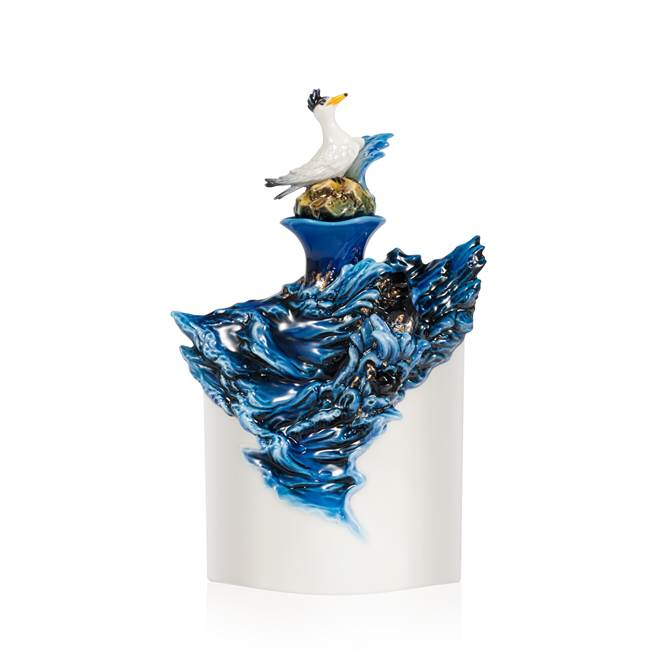 「幸运蓝眼泪」。（法蓝瓷提供）