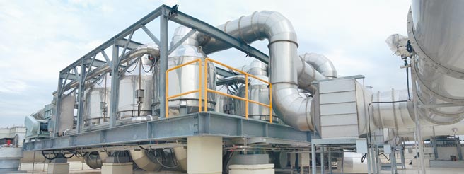 鼎坚绿能针对VOCs（挥发性有机气体）不同浓度及排量，提供符合各产业公司需求的解决方案，为渐趋严格的环保法规做好万全准备。图／鼎坚绿能提供