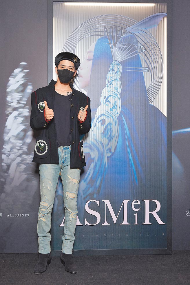 毕书尽昨朝圣阿妹开唱。（声动娱乐提供）