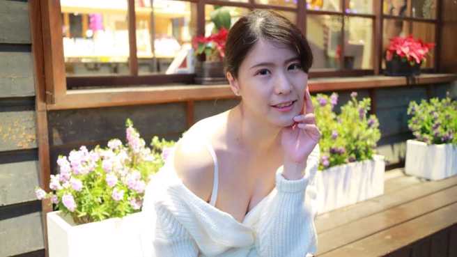 杨依依目前也当兼职模特儿。（翻摄杨依依脸书）