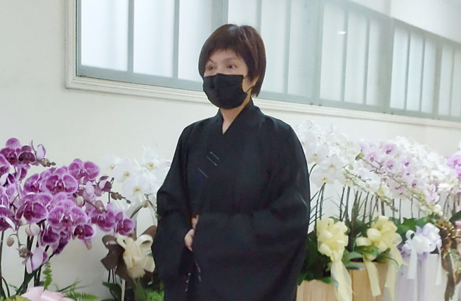 唐美雲出席母親祈福法會。（圖／王思穎攝）
