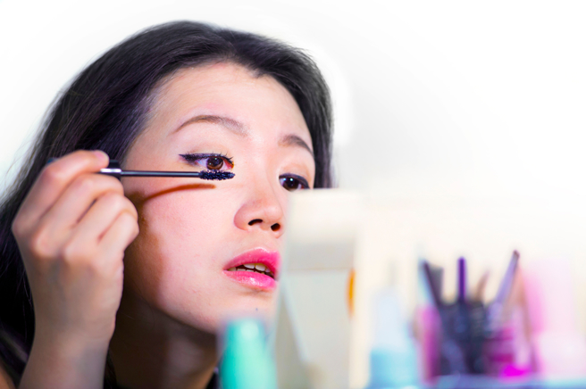 新月眉。（示意图／shutterstock）