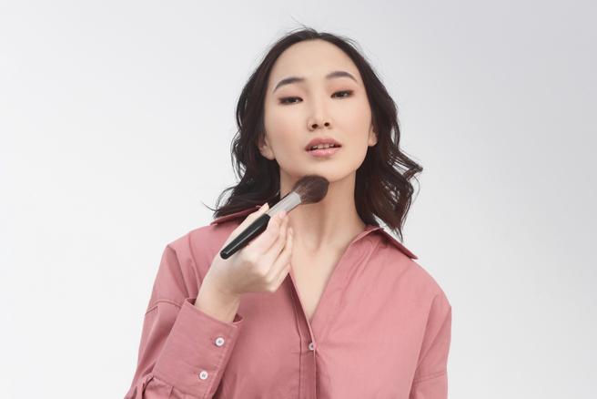 八字眉。（示意图／shutterstock）