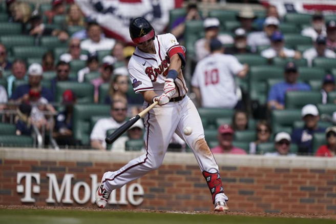 勇士隊Austin Riley擊出安打。（美聯社）