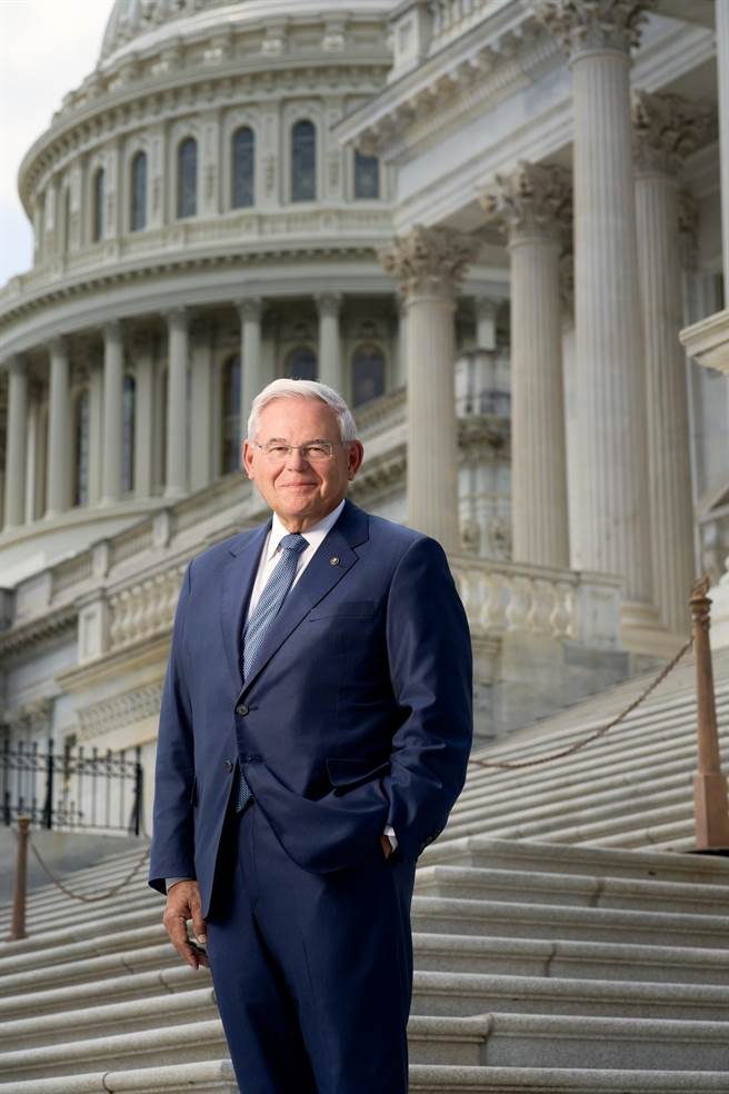 正在澳洲访问的美国联邦参议院外交委员会主席梅南德兹（Robert Menende）预计今晚率团抵达台湾。（取自梅南德兹脸书）