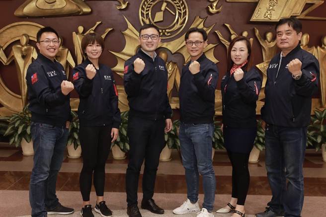 國民黨新北市議會黨團舉行書記長暨黨團幹部交接儀式。（國民黨新北市議會黨團提供）