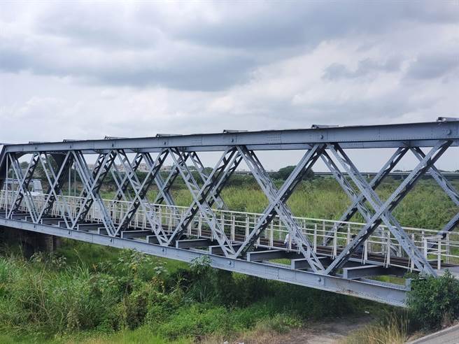 虎尾糖厂铁桥及周边光环境设置目标是创造显着的地标性，使虎尾铁桥的夜景成为区域的特色亮点，预计七月完工。（周丽兰摄）