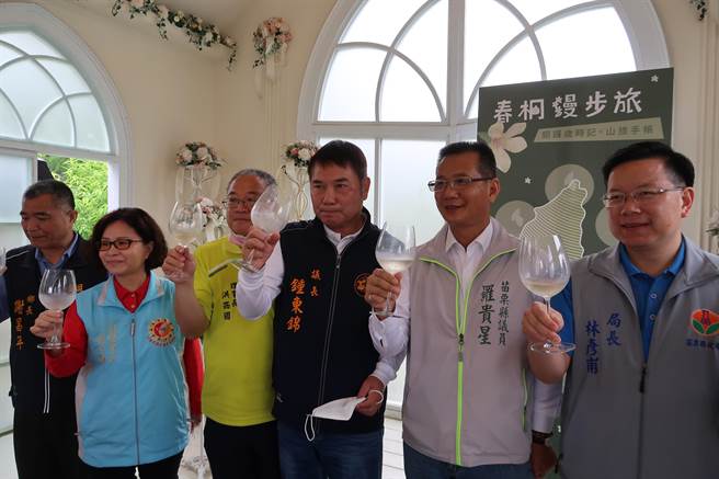 苗栗议长锺东锦、铜锣乡长谢昌年、县府文观局长林彦甫等人到场共襄盛举。（铜锣观光产业协会提供／李京升苗栗传真）