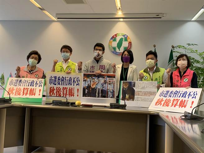 台湾基进党组织部主任李雨蓁遭台中市选委会裁罚，民进党台中市议会党团声援李，抨击中市选委会不公。(林欣仪摄)
