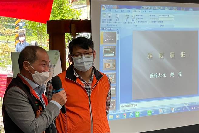 新竹县中小企业服务中心邀请第三届百大青农徐荣伟（右），以青农返乡回归部落所面对困难及因应为主题，分享经验。（新竹县政府提供／罗浚滨新竹传真）