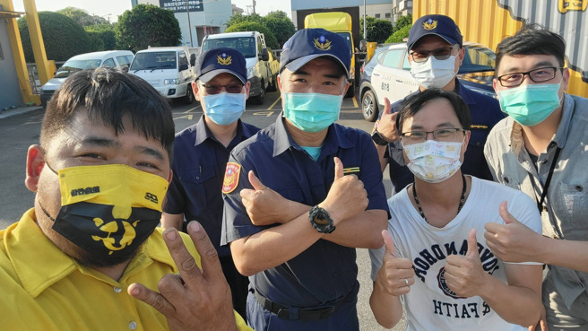 「廖老大」婉辞了天价广告代言，除亲自协助拍摄交通安全宣导影片，也集合琦玉集团之人力、物力资源，全力无偿支援乌日警分局，共同携手策画「青少年交通安全营」。(乌日分局提供)