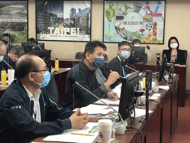 議會財政建設委員會討論北市府分析1999陳情電話侵害個資疑慮。（楊亞璇攝）