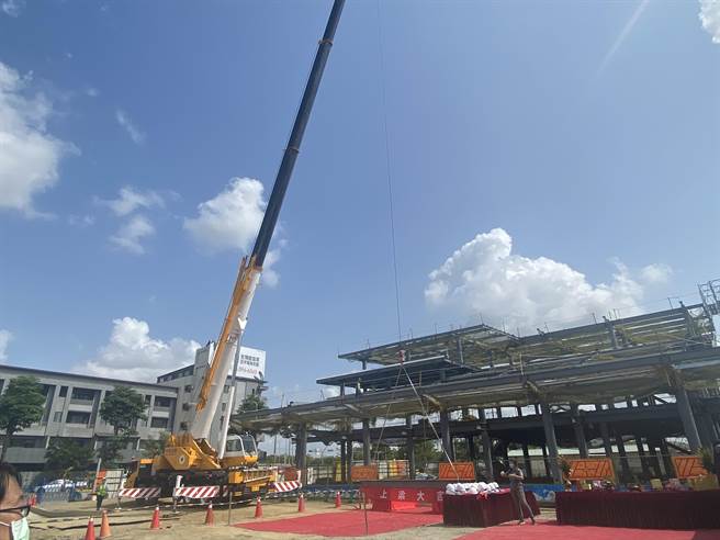 和顺转运站目前工程进度已达40％，预定明年第1季完工。(曹婷婷摄)