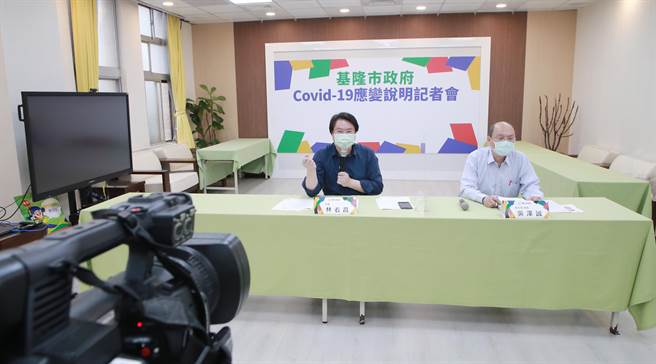 基隆市長林右昌（左）強調，市政府全體都已投入防疫工作，衛生局長吳澤誠（右）也說每位同仁都非常辛苦。（基隆市政府提供／陳敬哲基隆傳真）