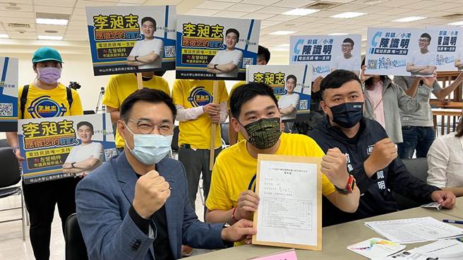 国民党左楠区市议员拟参选人李昶志力邀立委江启臣辅选。（柯宗纬摄）