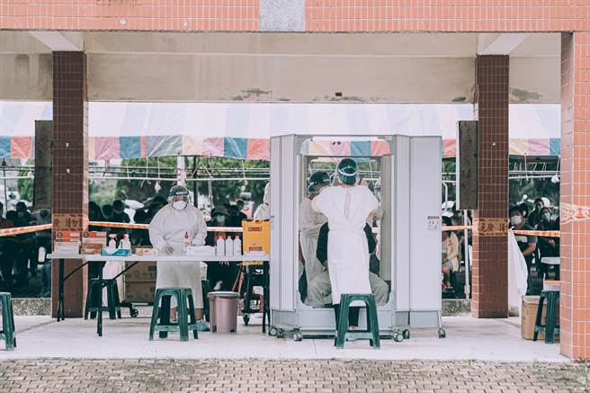 台东县府在成功镇设置快筛站，快筛结果全阴性。（蔡旻妤摄）