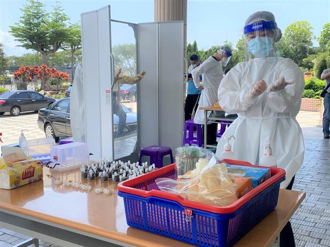 台东县府在县议会设置快筛站，快筛结果全阴性。（蔡旻妤摄）