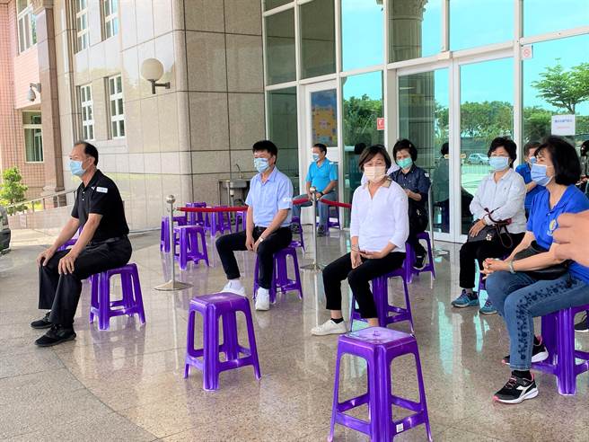 台东县府在县议会设置快筛站，快筛结果全阴性。（蔡旻妤摄）