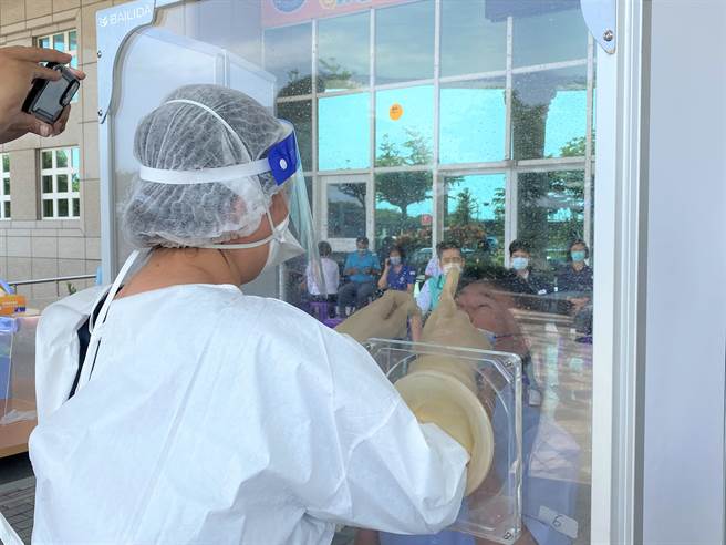 台东县府在县议会设置快筛站，快筛结果全阴性。（蔡旻妤摄）