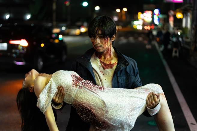 傅孟柏公主抱曾之乔大街狂奔3小时。（威视提供）