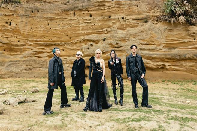 戴爱玲与TRASH合作〈末日将至〉，各自展现爆发力男女对唱经典。（华纳音乐提供）