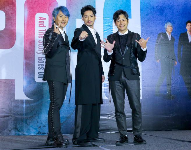 5566王仁甫（左起）、許孟哲、孫協志，舉辦記者會宣布將2度在高雄巨蛋開唱。（粘耿豪攝）
