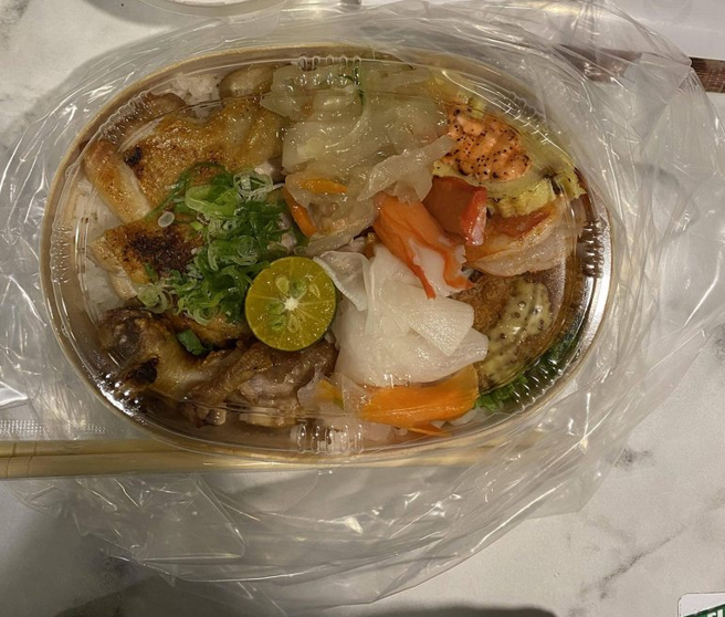 网友PO出台南善化的鸡腿便当，一个要价250元让他吓坏，内行人揭背后关键。(图/截自PTT)