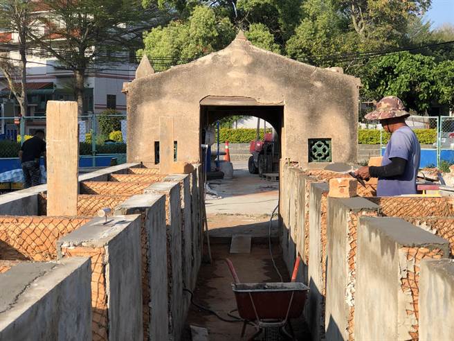 全国唯一的「公厕古蹟」金门百年「模范厕」斥资七百余万元进行整修。（李金生摄）