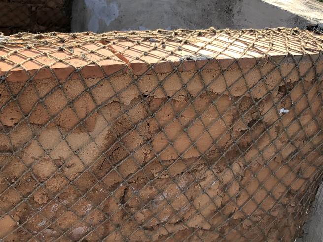 「模范厕」斥资整修，遵循传统工法「以古修古」。（李金生摄）