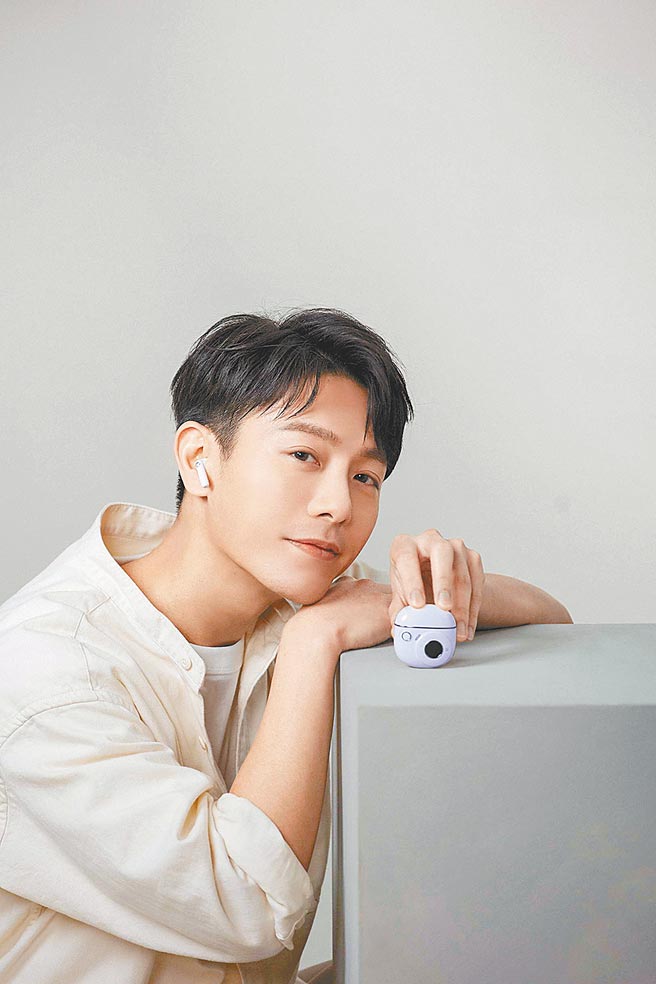 EDIFIER「拍立得」耳机，韦礼安最爱浪漫紫。图／业者提供