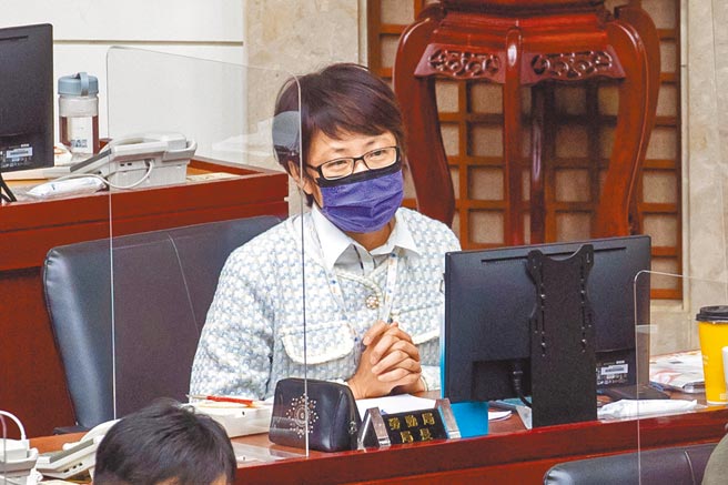 台北市劳动局长陈信瑜争议连环爆，政风调查指出，劳检资料有外泄疑虑，议员要求政风处移送地检署侦办。（杨亚璇摄）