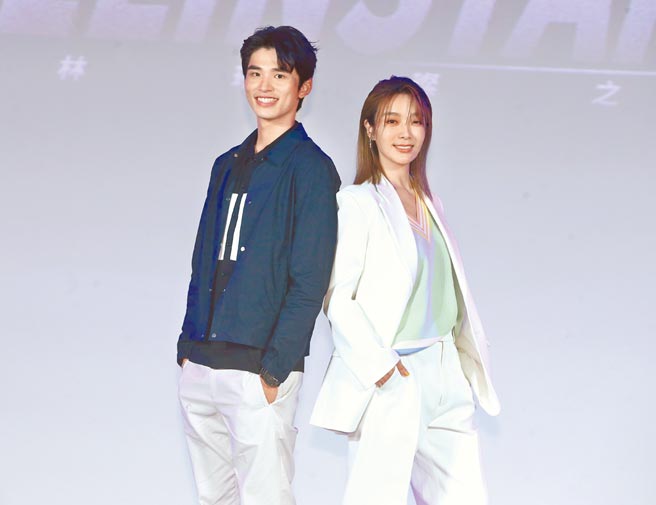 王品澔（左）、蔡淑臻昨出席璀璨之星活動。（粘耿豪攝）