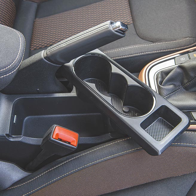 可拆卸式Easy Open飲料架。（陳大任攝）