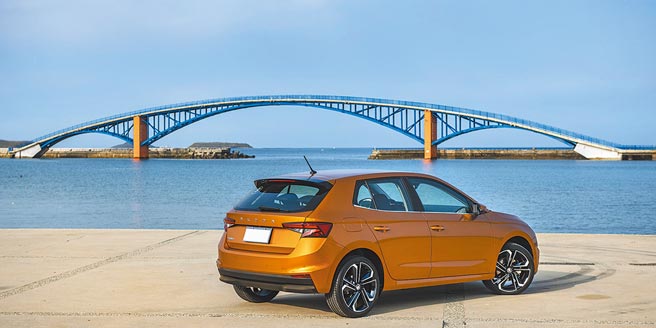 車身強化空氣力學設計，並首次導入平整化底盤，擁有超低風阻系數0.28。（陳大任攝）