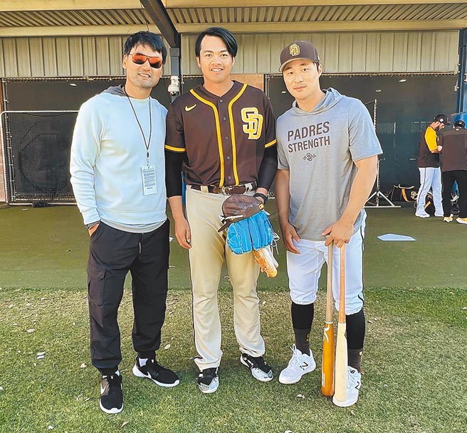 教士队台湾好手宋文华（中）。（撷取自宋文华脸书粉丝团）