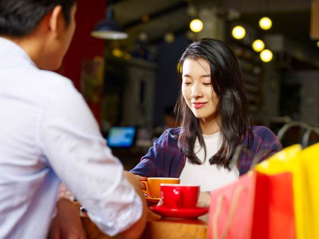 男网友精虫上脑想跟女方上床，「告白」后秒后悔补一句却GG了。(示意图／shutterstock)