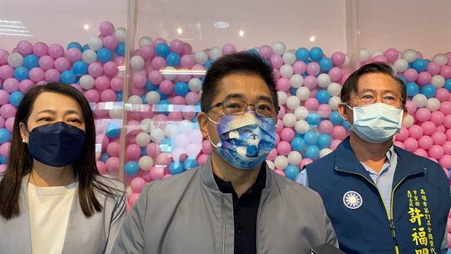 国民党秘书长黄健庭(中)出席蓝海战斗营始业式。（洪靖宜摄）