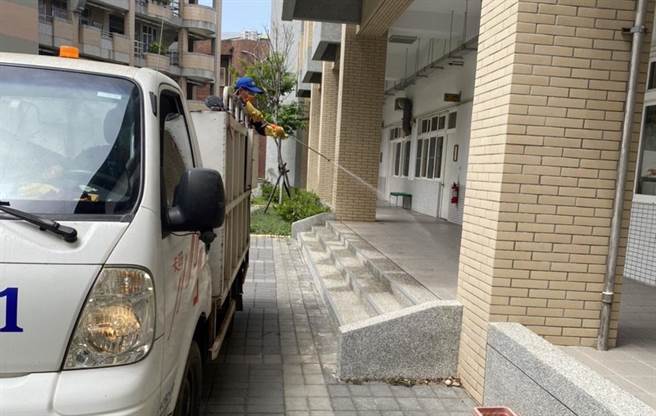 和美高中展開大消毒。（賴清美提供／吳敏菁彰化傳真）